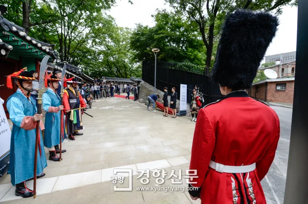 Section of the Deoksugung stone wall road near the British embassy. Photo: SBS News
