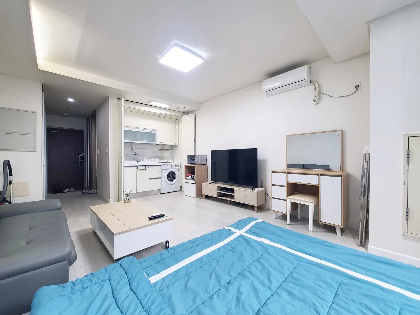 A studio room listed for short-term rental in Seoul. Photo: Live Anywhere