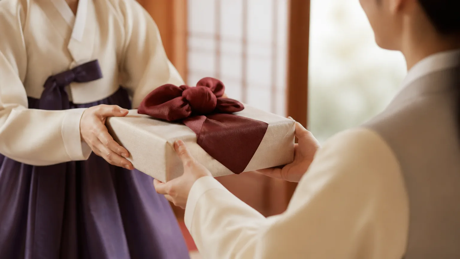 Handing over a gift box with both hands