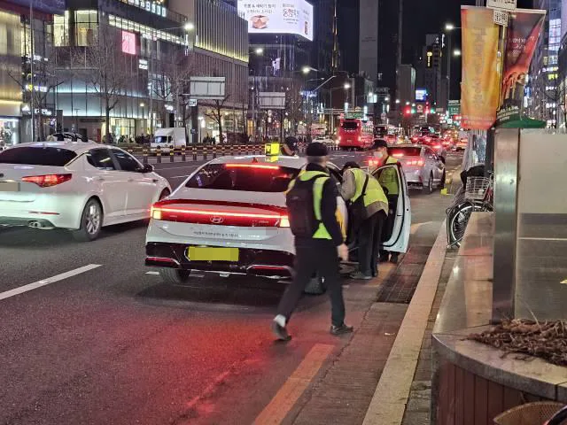 Seoul city taxi crackdown on overcharging and ride refusal. Photo: Naver News