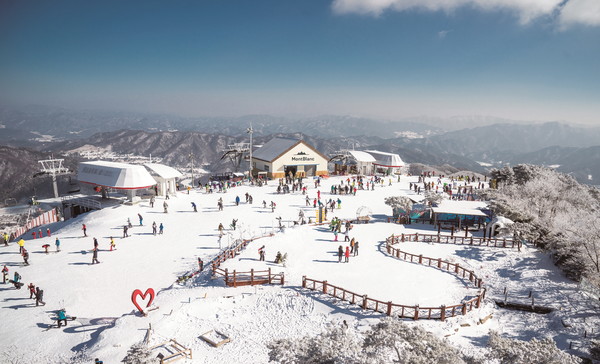 Snow-covered ski slope at the Mont Blanc peak station of Phoenix Pyeongchang. Photo: Globale Economic News